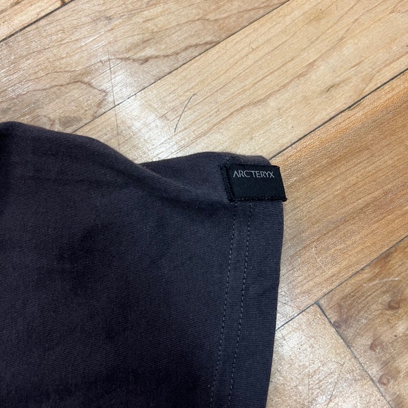 Arc'teryx T-shirt | Arcteryx Shirt | Black Shirt | Arc'teryx Baby Tee - Picture 4 of 5